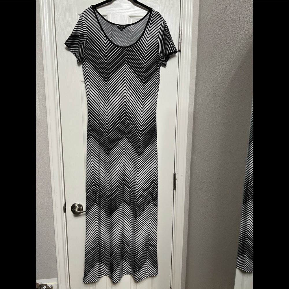 Just love black and white geometric maxi dress - Picture 5 of 10